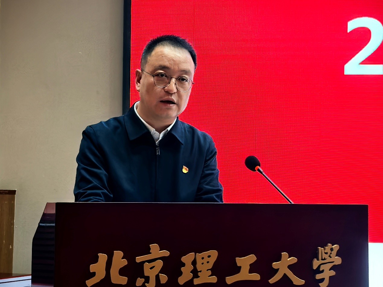 18小说
召开2025年度领导班子述职述廉会_3.jpg